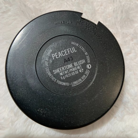 MAC Sheertone Blush in PEACEFUL - Picture 3 of 7